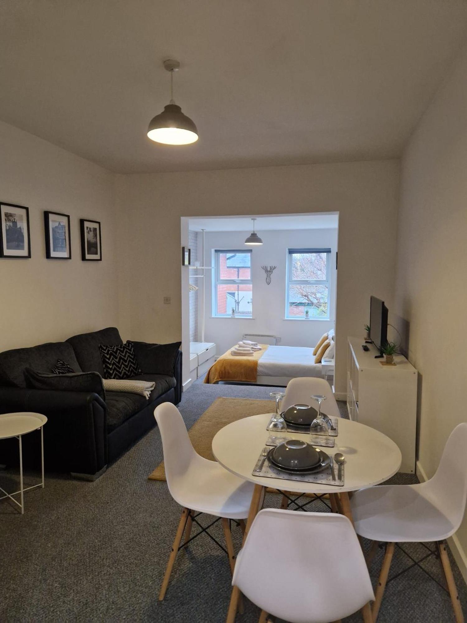 Hereford City - Victory Apartment - Modern Studio In Vibrant Popular Area Of Hereford - Hosted By Rentmyhouse Exterior foto