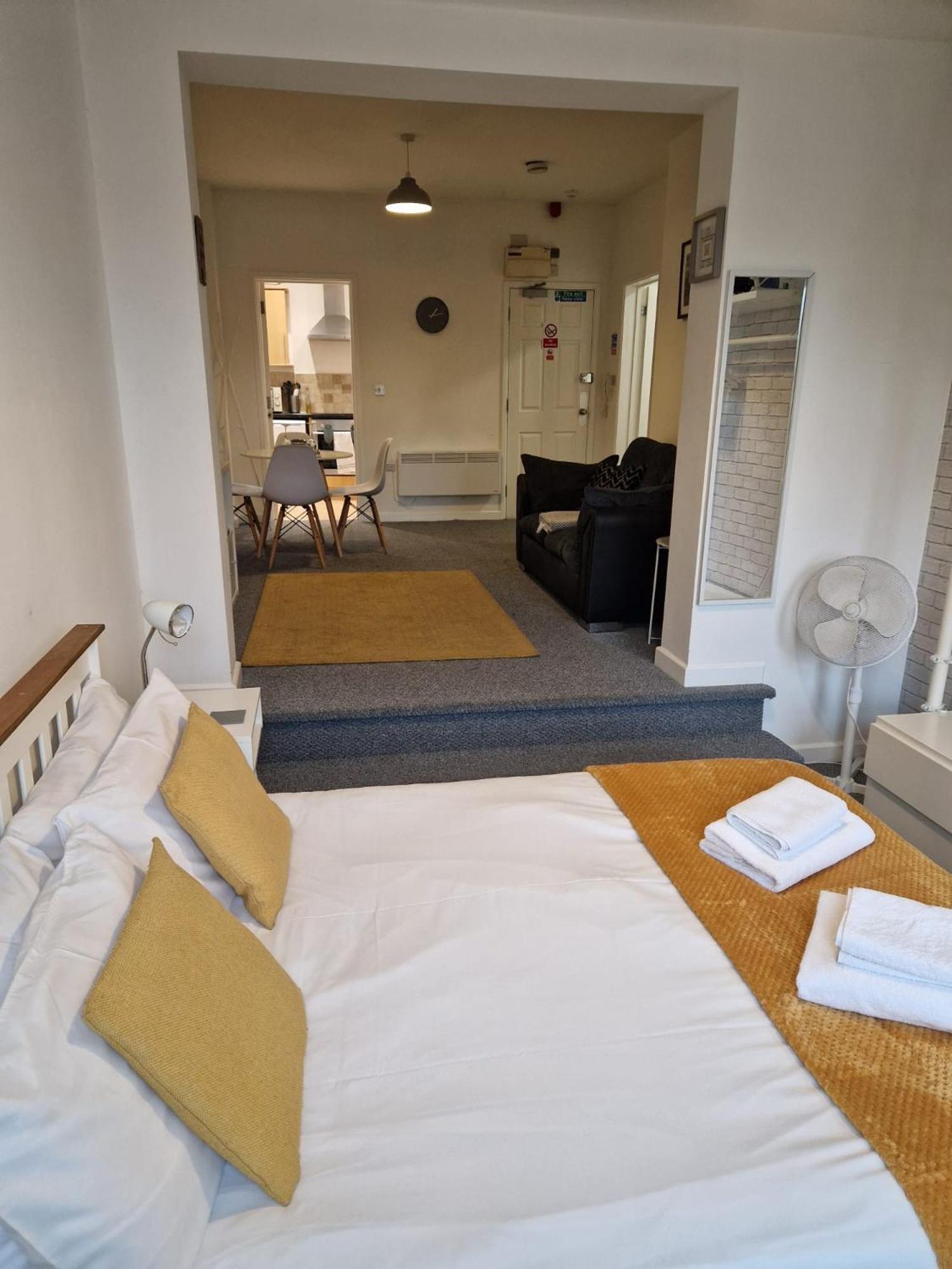 Hereford City - Victory Apartment - Modern Studio In Vibrant Popular Area Of Hereford - Hosted By Rentmyhouse Exterior foto